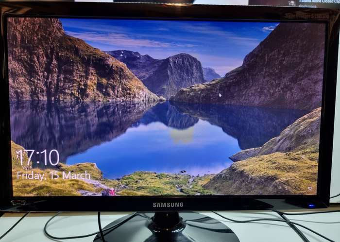 Dell Vostro 3900 Desktop with 19inch screen, keyboard and mouse