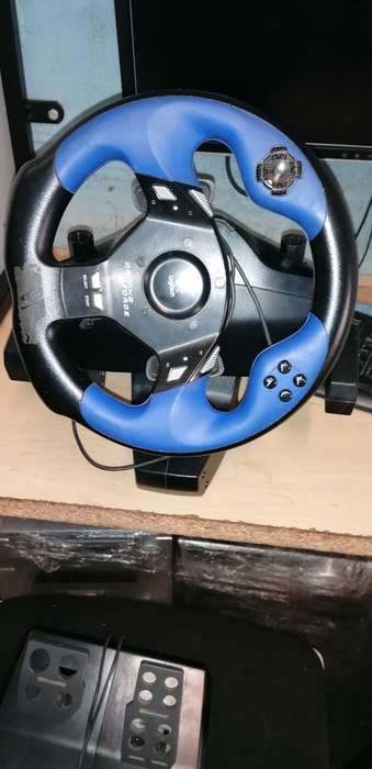 Gaming Logitech Force Drive, Pedals, Charger, PS4, Xbox, PC, Playstation, PS3, PS2, worth R8000. 00