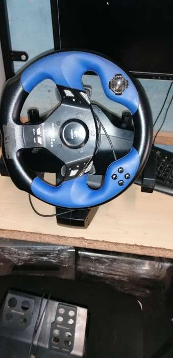 Gaming Logitech Force Drive, Pedals, Charger, PS4, Xbox, PC, Playstation, PS3, PS2, worth R8000. 00