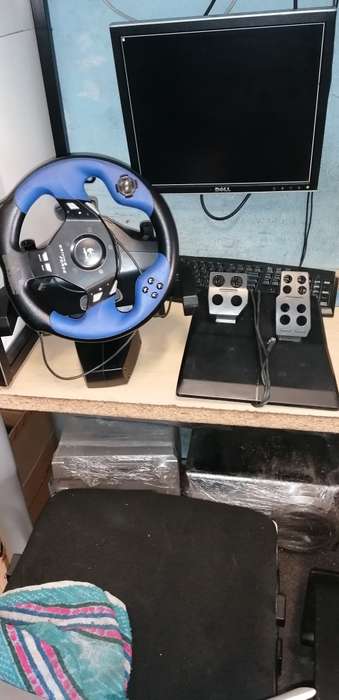 Gaming Logitech Force Drive, Pedals, Charger, PS4, Xbox, PC, Playstation, PS3, PS2, worth R8000. 00