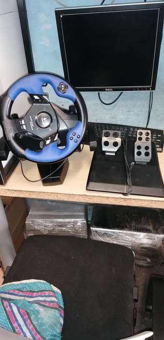 Gaming Logitech Force Drive, Pedals, Charger, PS4, Xbox, PC, Playstation, PS3, PS2, worth R8000. 00