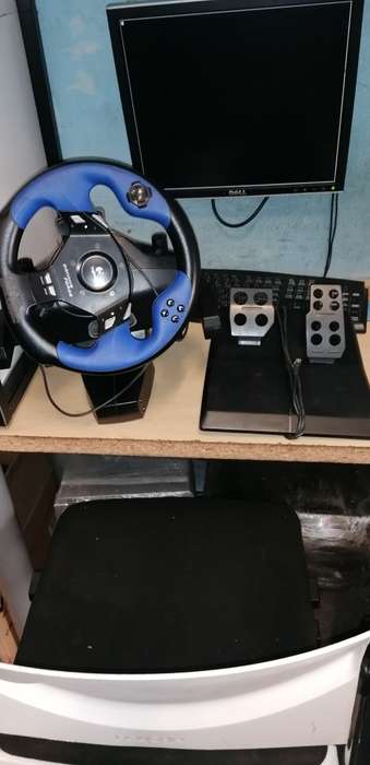 Gaming Logitech Force Drive, Pedals, Charger, PS4, Xbox, PC, Playstation, PS3, PS2, worth R8000. 00