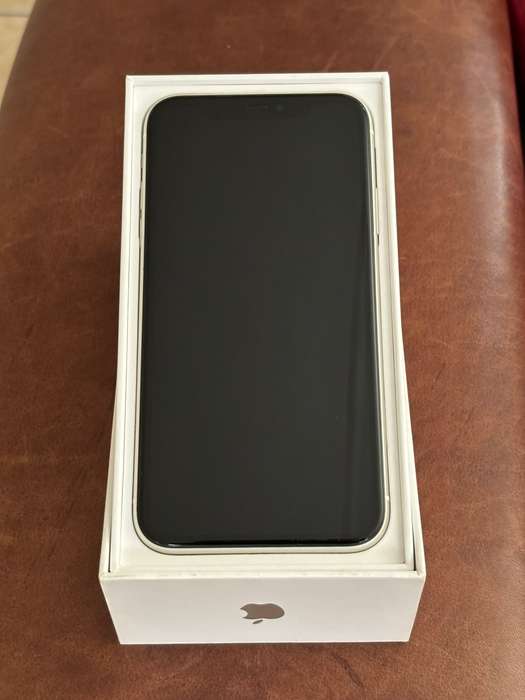 iPhone 11 64GB White (Used)