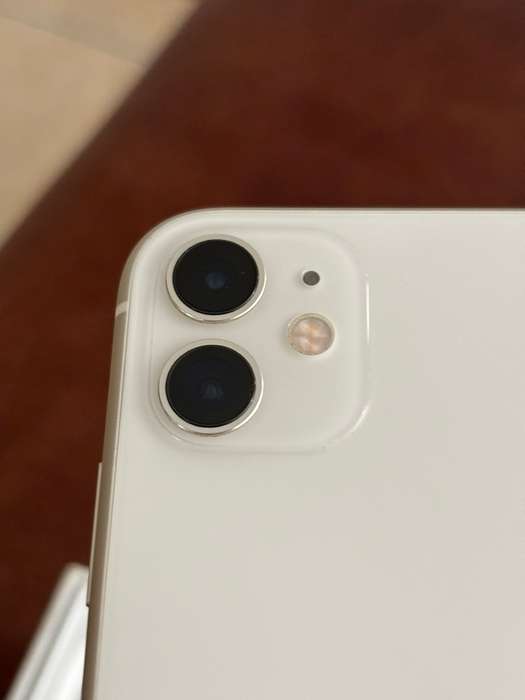 iPhone 11 64GB White (Used)
