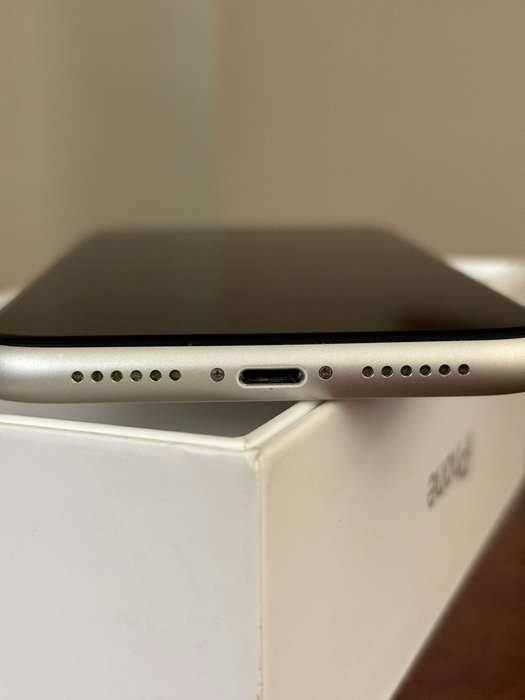iPhone 11 64GB White (Used)