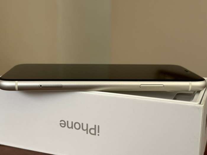 iPhone 11 64GB White (Used)
