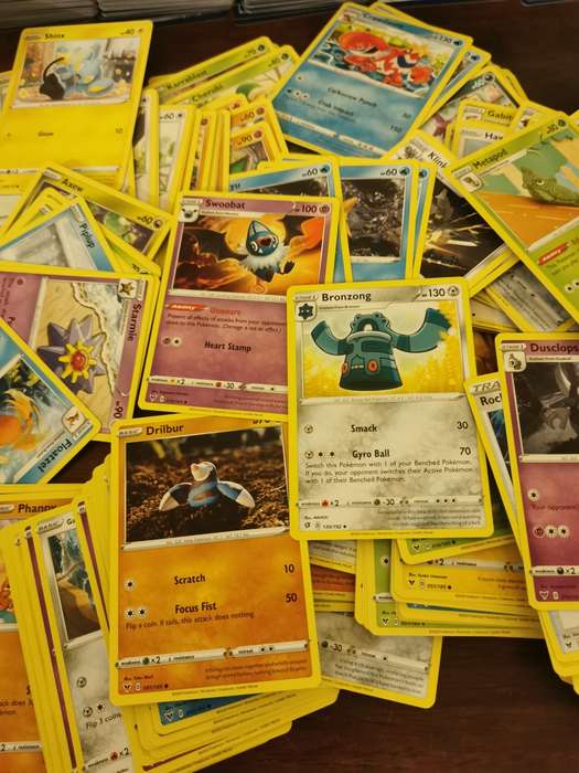 Huge Lot of Over 1250 Original Pokémon Cards