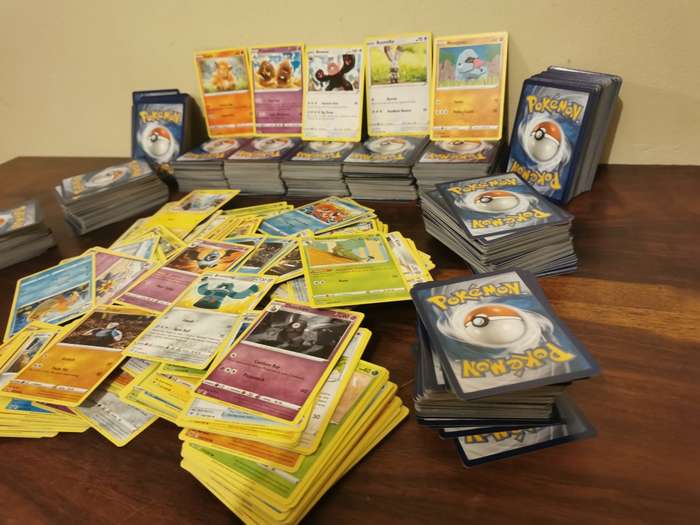 Huge Lot of Over 1250 Original Pokémon Cards