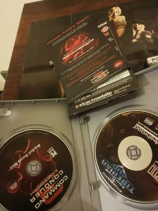 Command and Conquer 3 Combo with Poster and Booklet