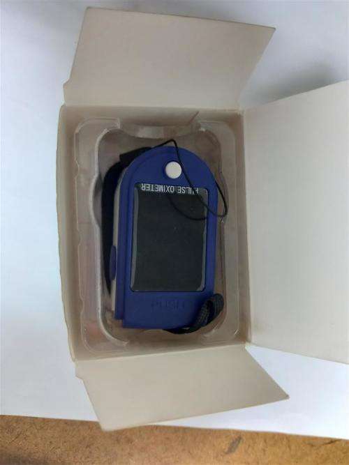 Finger tip pulse oximeter