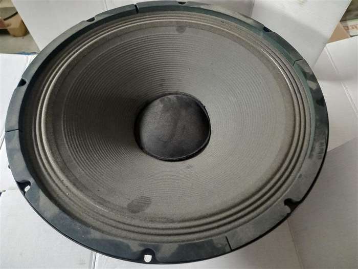 15` Loud speaker PF-1550HC 8 ohms (Needs voice coil)