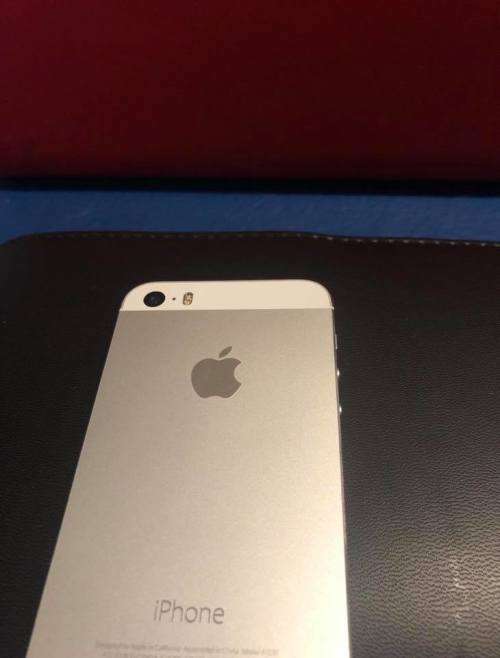 APPLE iPHONE 5S 32GB - SILVER - GOOD CONDITION