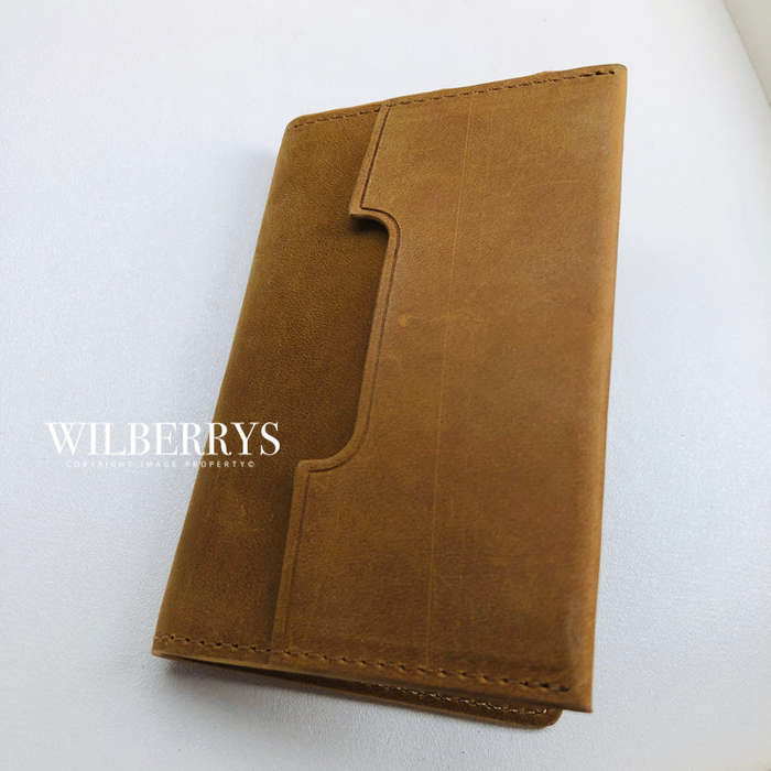 Retail: $129 / R2,199.00 TOM and FRED London® Men`s CAMEL TAN Manchester Vertical Bi-fold Wallet
