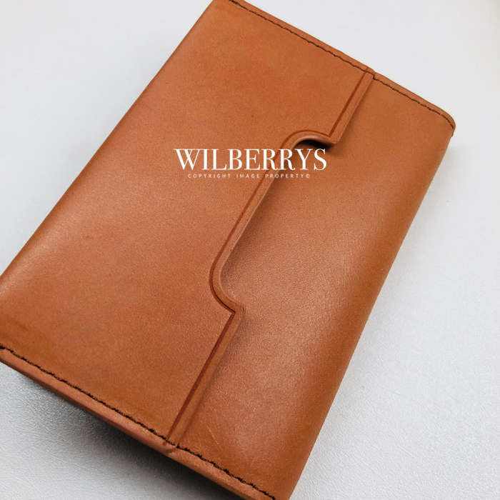 Retail: $129 / R2,199.00 TOM & FRED® Men`s WORN VINTAGE BROWN Manchester Vertical Bi-fold Wallet