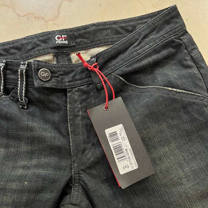 100% genuine*** GIANFRANCO  FERRE Lady Sized 26  Black Stone Zip Jeans BRAND NEW GENUINE