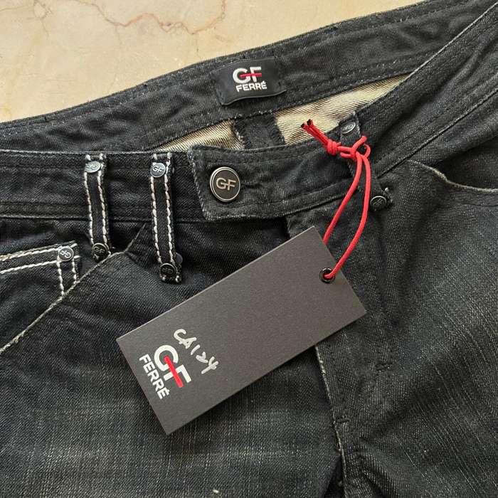 100% genuine*** GIANFRANCO  FERRE Lady Sized 26  Black Stone Zip Jeans BRAND NEW GENUINE