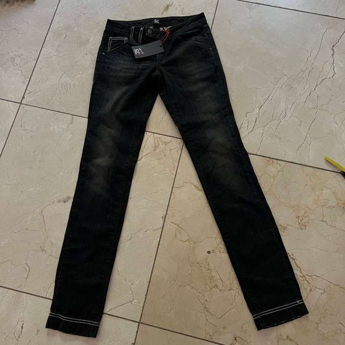 100% genuine*** GIANFRANCO  FERRE Lady Sized 26  Black Stone Zip Jeans BRAND NEW GENUINE