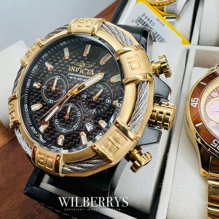 hot!! Retail: R8,999.00 INVICTA AQUANAUT IONIC/GOLD WIRE CHRONOGRAPH CARBON FIBER DIAL WATCH