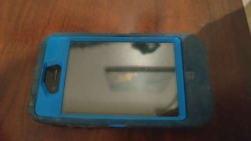 iPhone 4 16GB WiFi+3G Bundle (Blue Otterbox Case & 2 USB charging cables) - Unlocked