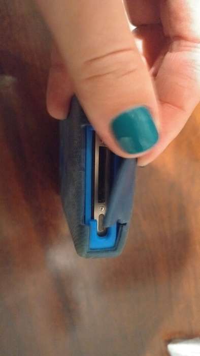 iPhone 4 16GB WiFi+3G Bundle (Blue Otterbox Case & 2 USB charging cables) - Unlocked
