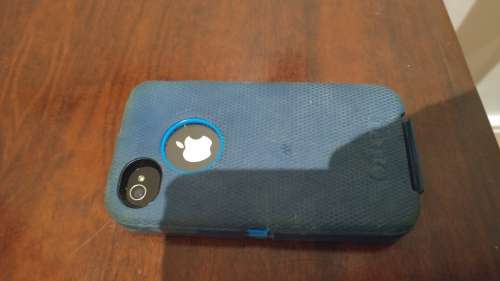 iPhone 4 16GB WiFi+3G Bundle (Blue Otterbox Case & 2 USB charging cables) - Unlocked