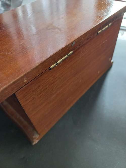 Trinket box filled with 250 mixed coins. Bargain starting price