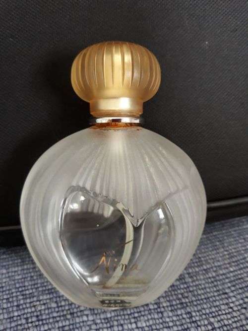 BEAUTIFUL PERFUME BOTTLE BY NINA RICCI PARIS