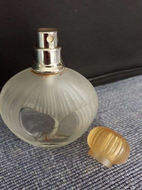 BEAUTIFUL PERFUME BOTTLE BY NINA RICCI PARIS