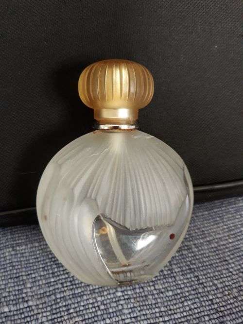 BEAUTIFUL PERFUME BOTTLE BY NINA RICCI PARIS