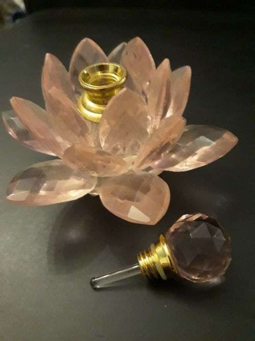 EXCEPTIONALLY BEAUTIFUL CUT GLASS ROSE PERFUME BOTTLE.