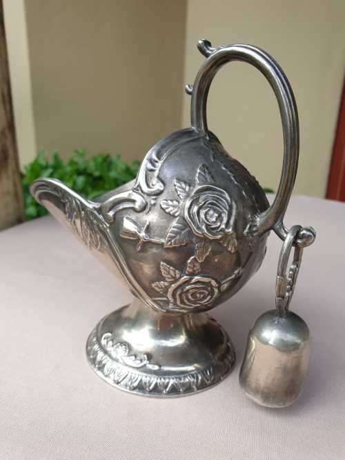 BEAUTIFUL VINTAGE SILVER-PLATED SUGAR BOWL WITH SCOOP
