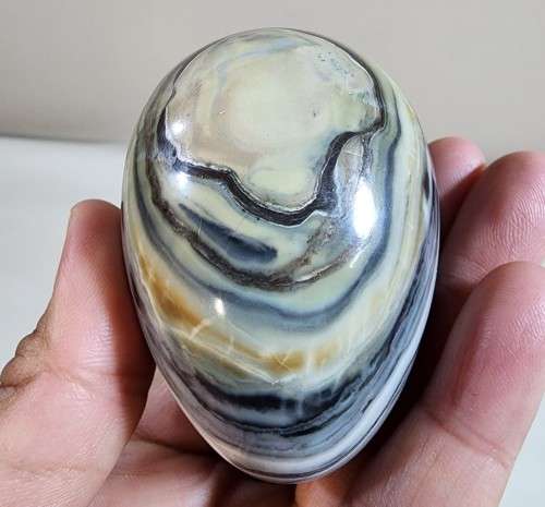 TWO ABSOLUTELY STUNNING AGATE ROCK EGGS  GREY BANDED AGATE  LARGE (70x45MM)