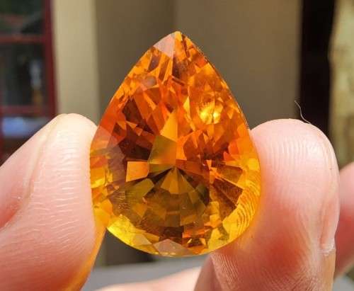 AWESOME LARGE 18,7CARAT ORANGE CITRINE GEMSTONE WITH BEAUTIFUL PEAR CUT