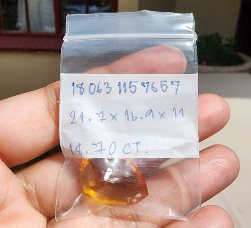 AWESOME LARGE 18,7CARAT ORANGE CITRINE GEMSTONE WITH BEAUTIFUL PEAR CUT
