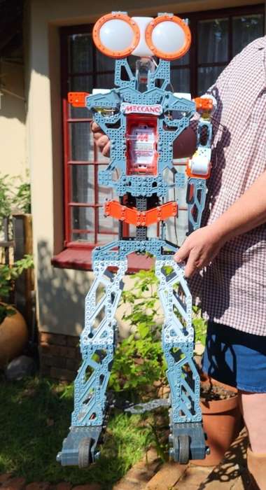 1,1M TALL! MECCANO BY ERECTOR MECCANOID G15 KS (KIDS SIZE!) ROBOT - 2016 INNOVATIVE TOY OF THE YEAR
