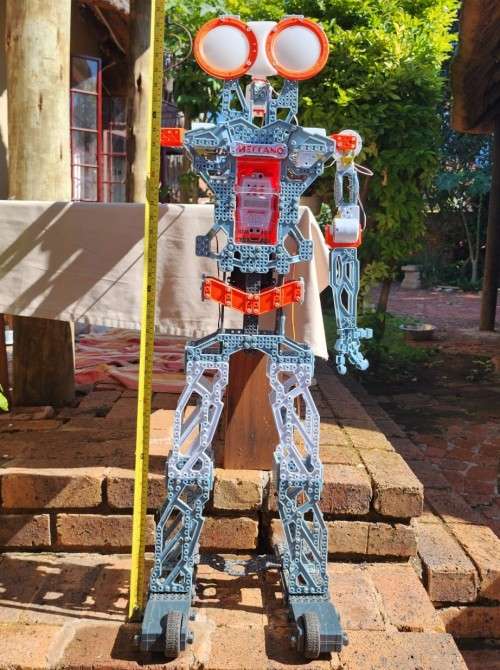 1,1M TALL! MECCANO BY ERECTOR MECCANOID G15 KS (KIDS SIZE!) ROBOT - 2016 INNOVATIVE TOY OF THE YEAR