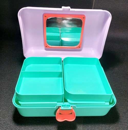 A VINTAGE 1990 REDBOX CABOODLES MAKE UP CARRY CASE IN LIGHT PURPLE AND TEAL WITH HEART LOCK AND MIRR