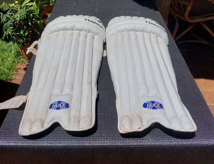 VINTAGE 1980S CRICKET SET WITH 2 FAMOUS CRICKET BATS: AN STUART SURRIDGE SS JUMBO AND A GRAY NICHOLS