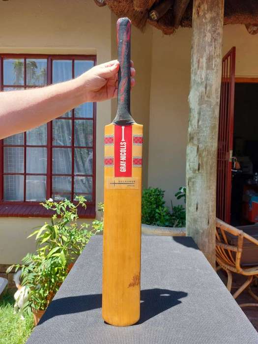 VINTAGE 1980S CRICKET SET WITH 2 FAMOUS CRICKET BATS: AN STUART SURRIDGE SS JUMBO AND A GRAY NICHOLS