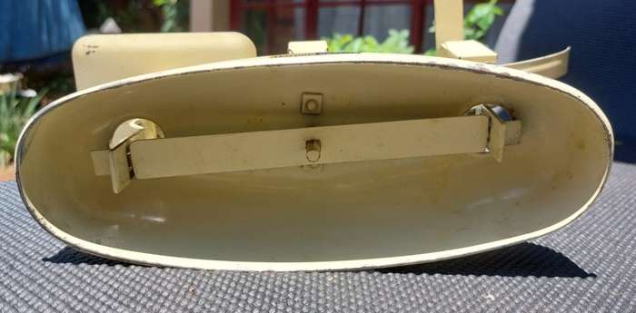 VINTAGE 1950S HARPER ENGLAND KITCHEN SCALE WITH 3 SETS OF WEIGHTS ONE BEING BRASS