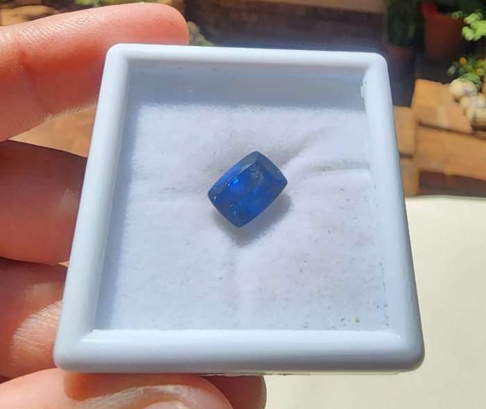 FLAWLESS GISA CERTIFIED LARGE 3.7CT BLUE SAPPHIRE WITH LOVELY RECTANGULAR CUSHION CUT FROM CEYLON