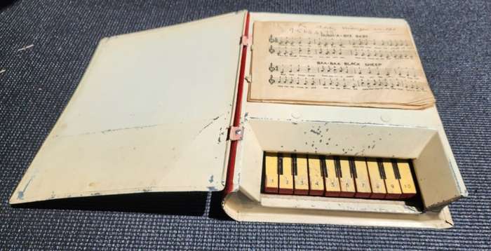 Very Rare 1930s Toby Toy England Nursery Rhyme Play by Number Song Book Piano Toy Still Working