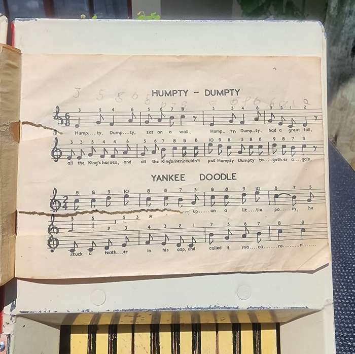 Very Rare 1930s Toby Toy England Nursery Rhyme Play by Number Song Book Piano Toy Still Working