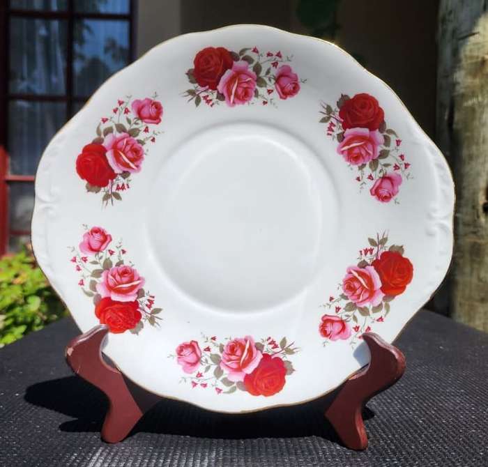Gorgeous Queen Anne 1960s Red and Pink Roses Pattern Cake Plate