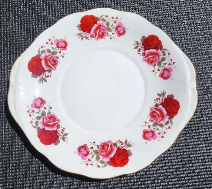 Gorgeous Queen Anne 1960s Red and Pink Roses Pattern Cake Plate