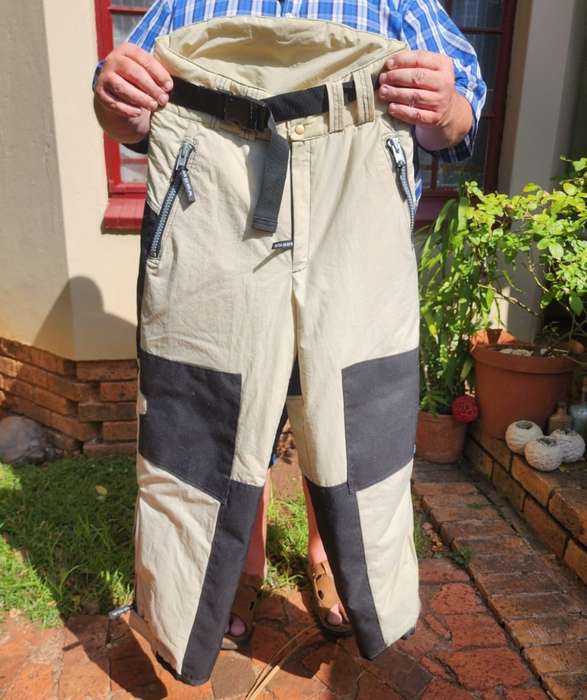 As New! Beige and Black Insulated Size M Ski Pants with Inner Boot Gaitors to Keep Snow Out