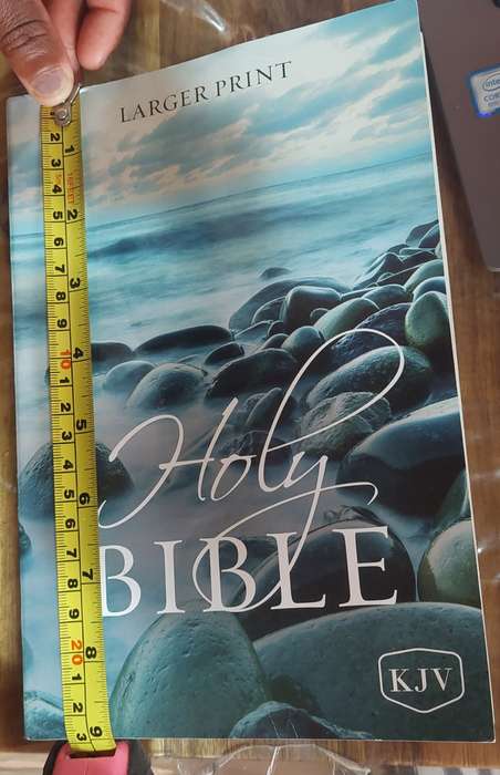 KJV, Holy Bible, Larger Print, Paperback, Comfort Print: Holy Bible, King James Version - Paperback