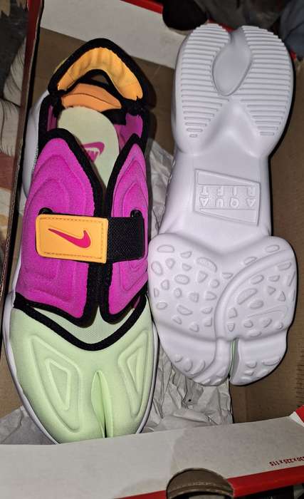 Nike Women`s Aqua Rift