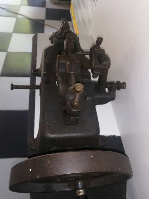 Vintage bandsaw tooth setter