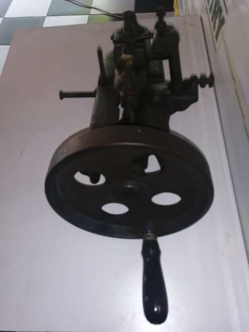 Vintage bandsaw tooth setter